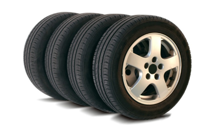 <h1><strong>Installation et vente de pneus</strong></h1><h3><p>Nous vous offrons un vaste choix de pneus pour toutes les saisons à prix très compétitifs. Découvrez un service de pose rapide avec une attention particulière au balancement des pneus pour que votre véhicule vous offre une douceur de roulement en tout temps. Nous offrons aussi le service d'entreposage de vos pneus.</h3></p>